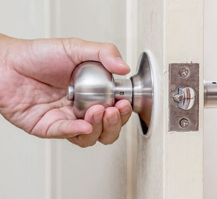 how to replace door handle